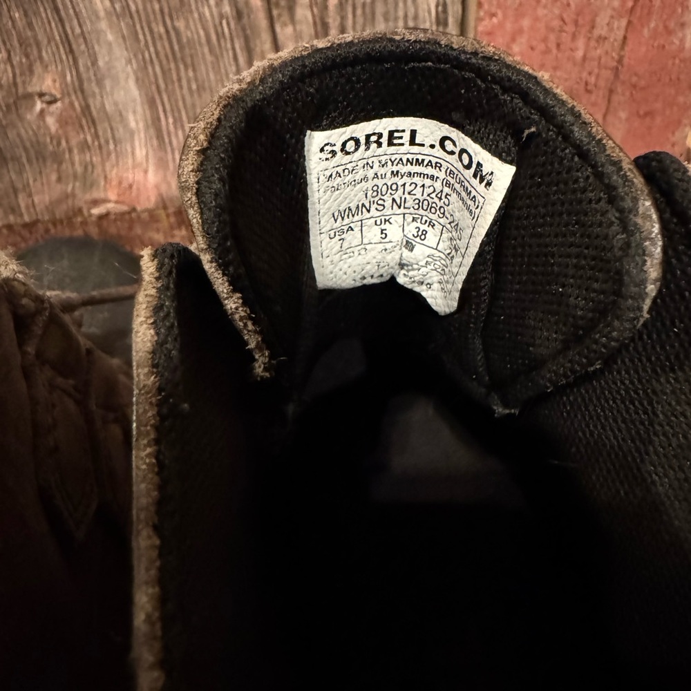 Sorel Out and About Women’s Size 7 Brown and Black Boots - Picture 6 of 8
